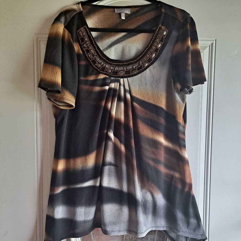 ESSENTIALS plus size top